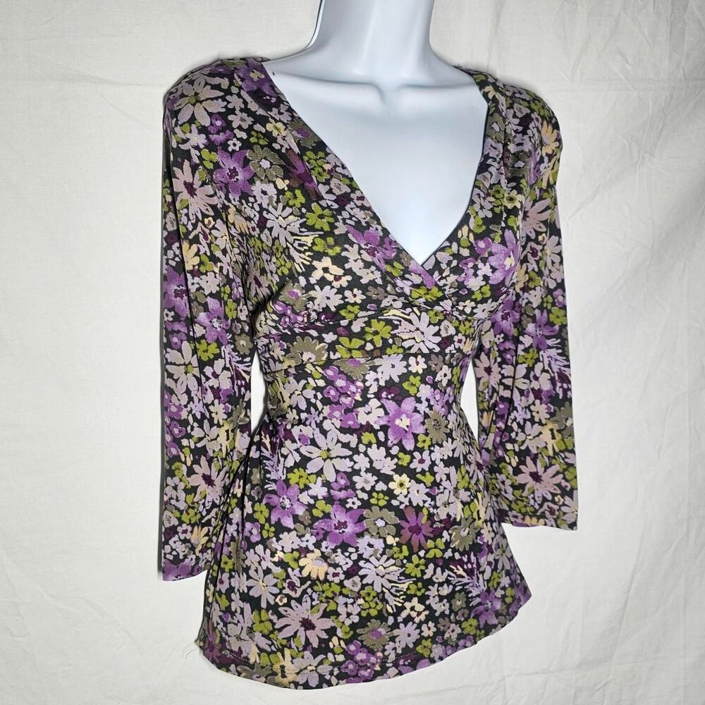 Vintage y2k 90s Fairy whimsigoth v neck floral 3/4 sleeve top